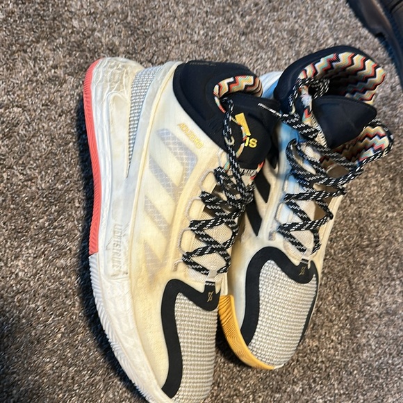 Derek Rose 11 family first basket ball shoes sz 9 - Picture 3 of 5